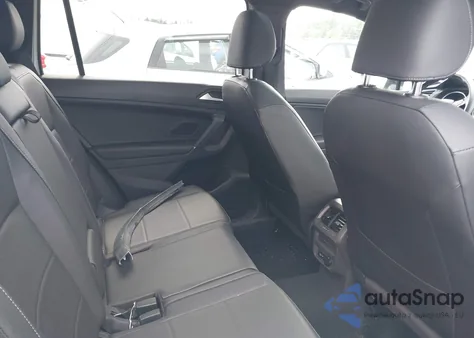 2020 Volkswagen Tiguan 2.0T Se/2.0T Se R-Line Black/2.0T Sel z USA, uszkodzony, nr VIN 3VV2B7AX0LM158087